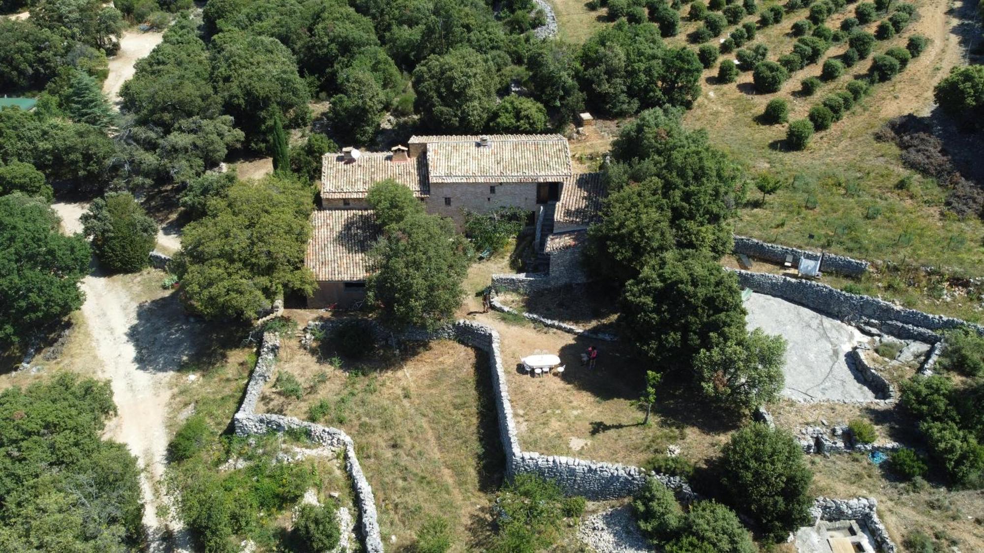 Отель Le Jas Des Aiguiers Сен-Сатюрнен-д'Апт Экстерьер фото